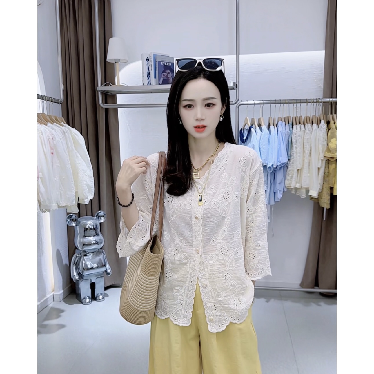 A8582韩版温柔系刺绣衬衫女夏季流行新款上衣简单大方小衫