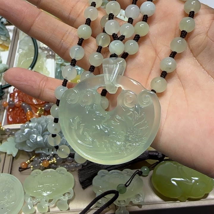 蛇纹石玉吊坠未镶嵌