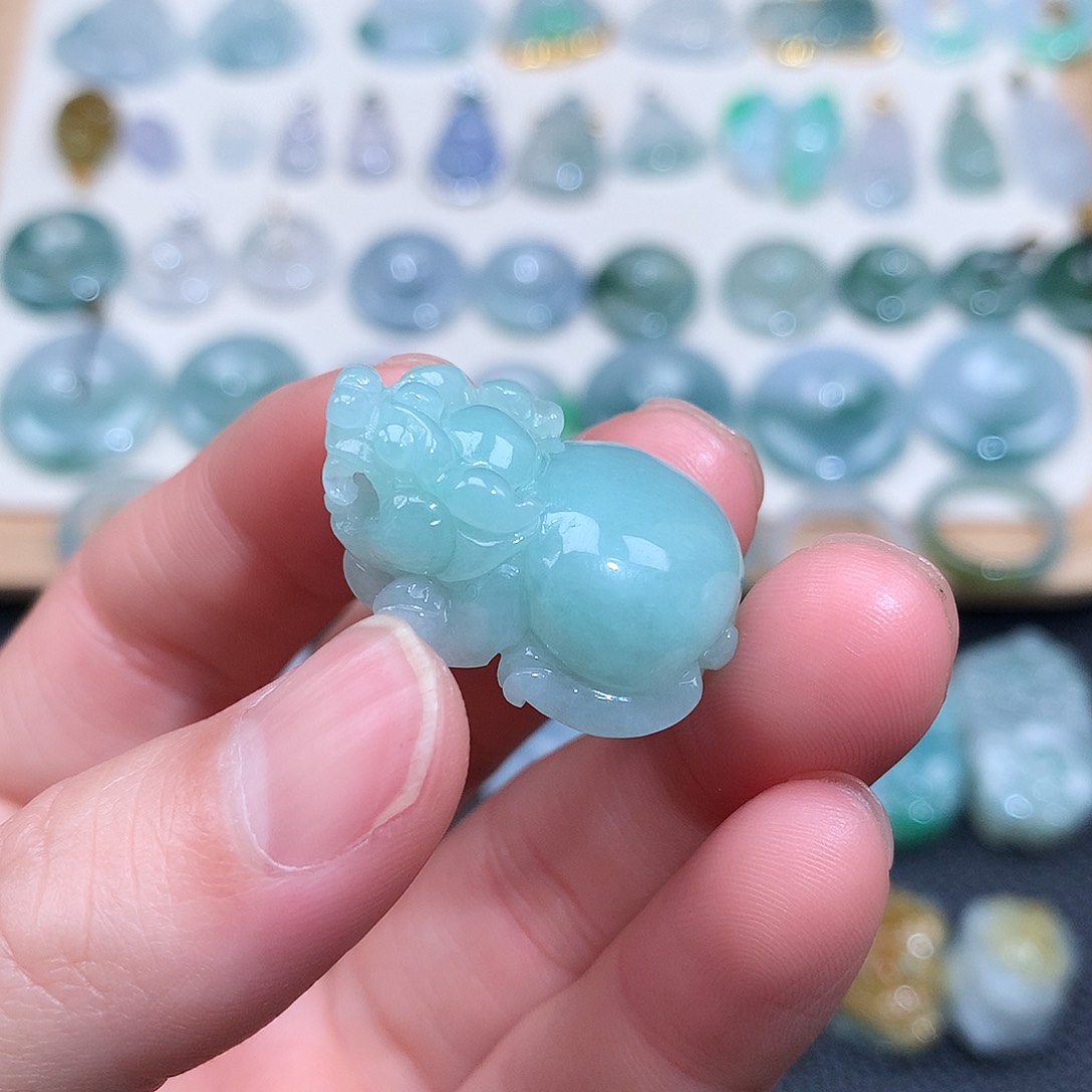 翡翠颈饰未镶嵌吊坠