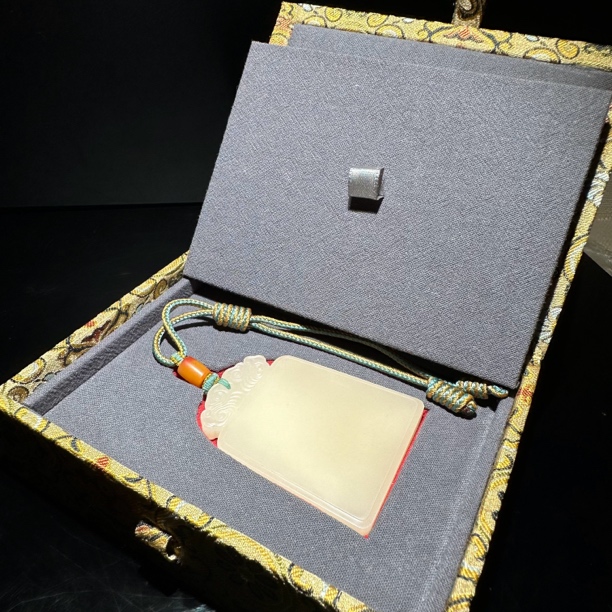 寿山白汶洋晶·博古如意手牌  姚林果作