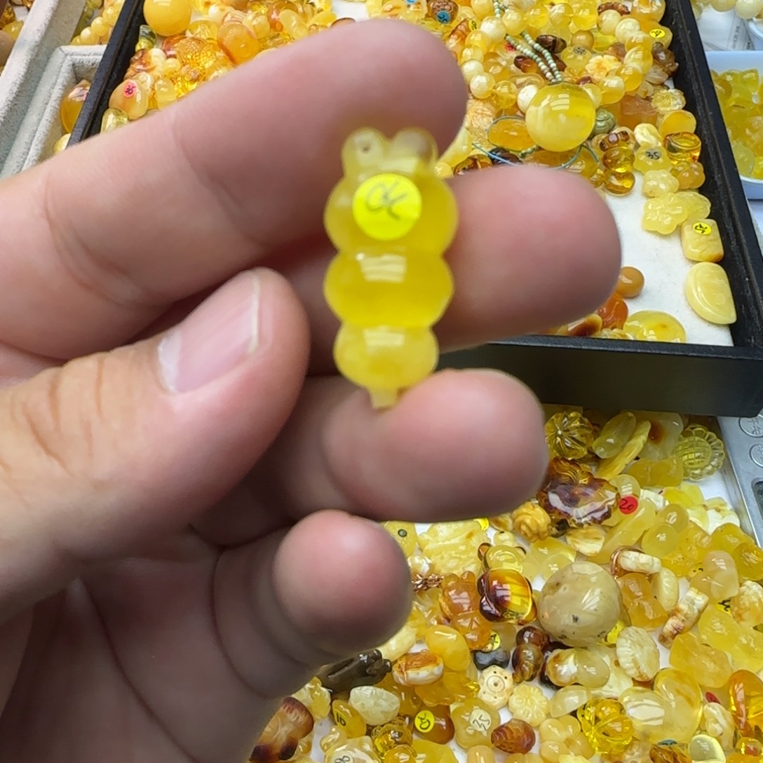 琥珀未镶嵌裸石1.81克