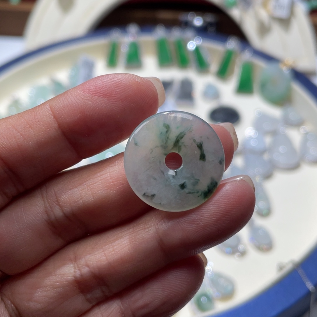 颈饰未镶嵌翡翠平安扣