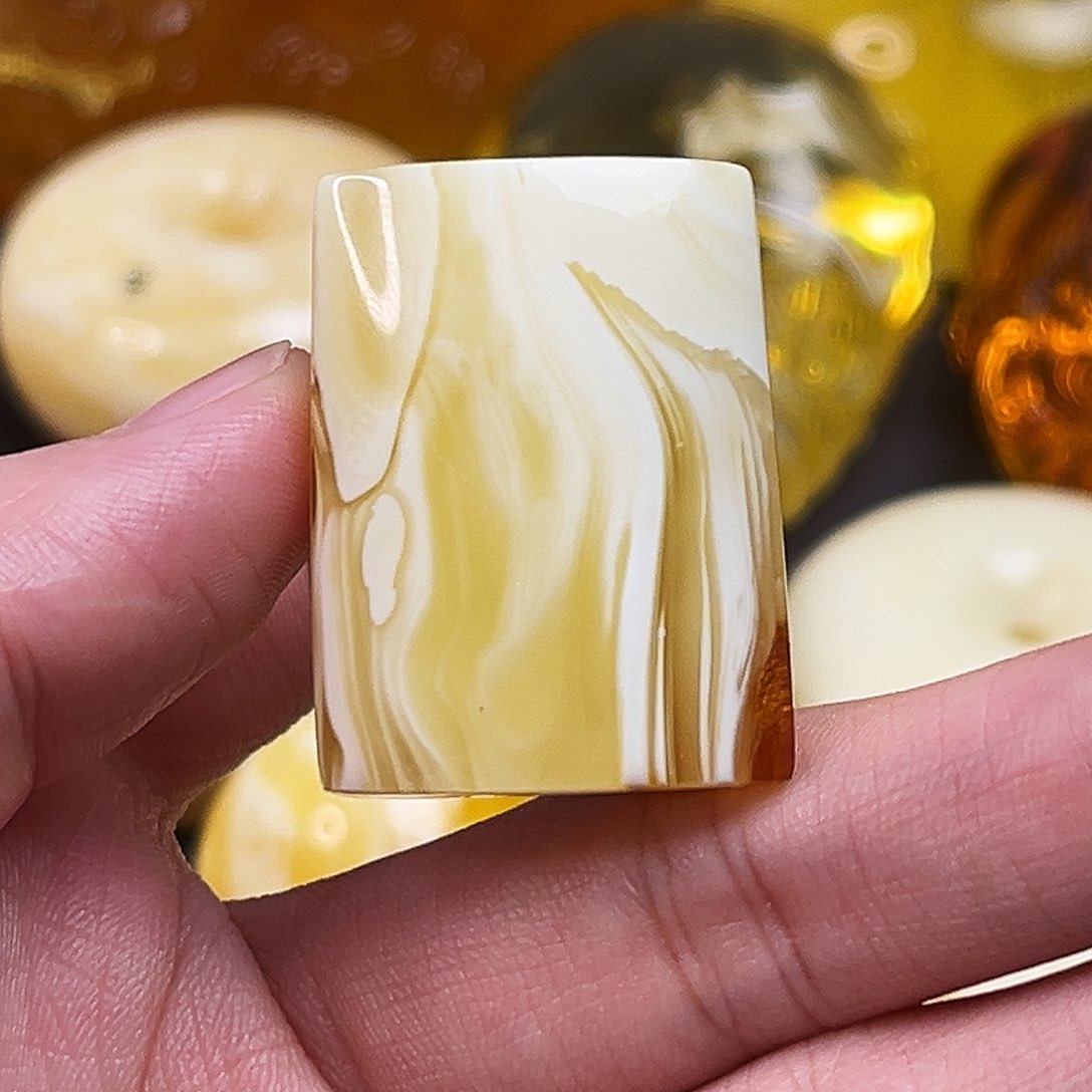 琥珀裸石未镶嵌无事牌