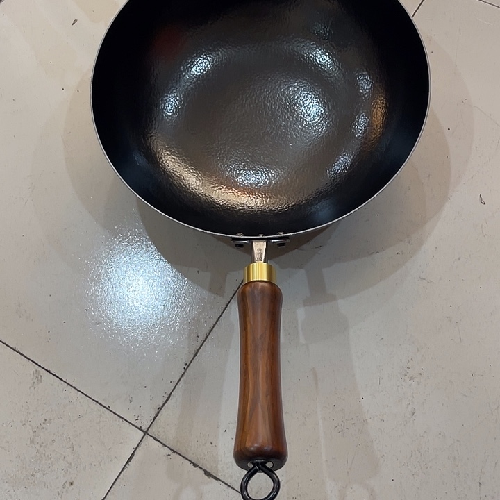 平***多熟铁32圆底炒锅微瑕特价不退不换