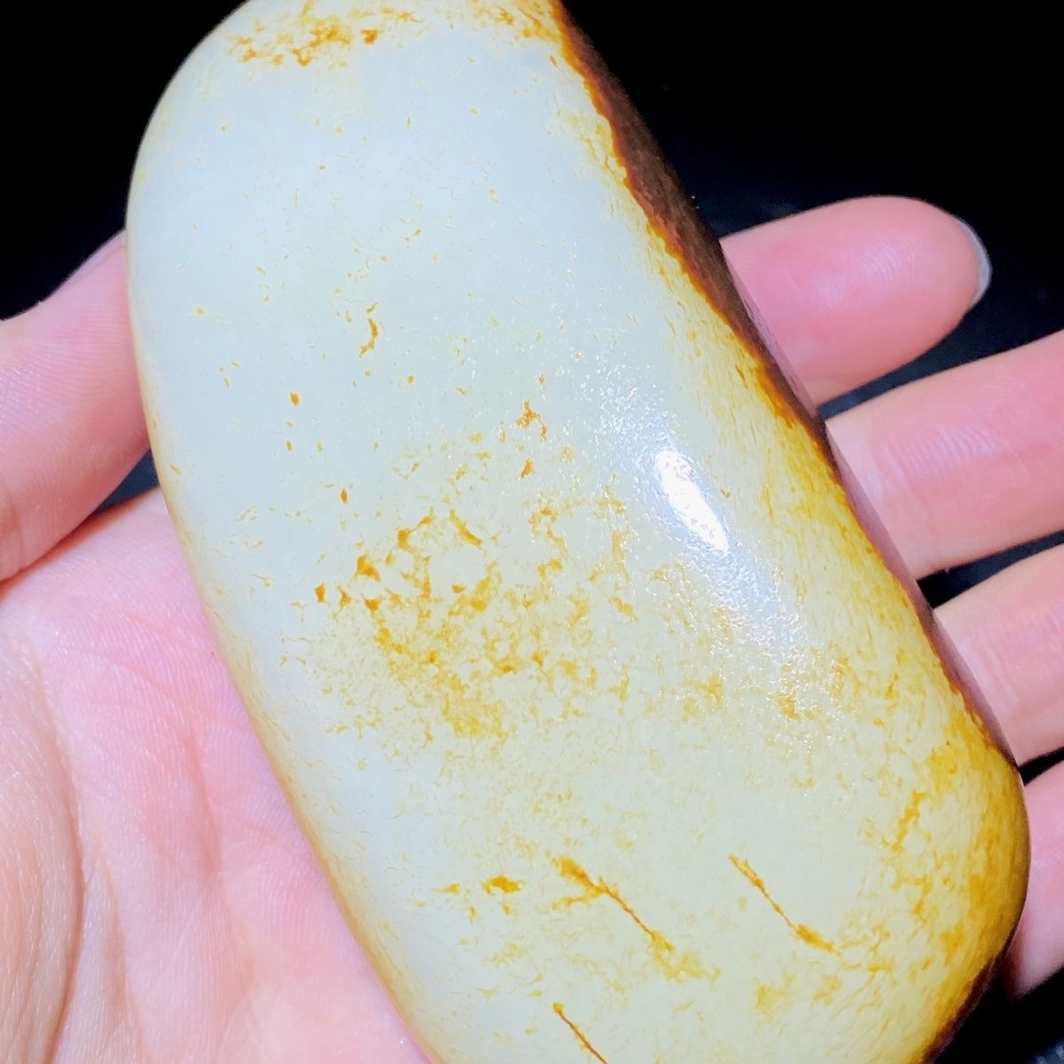 新疆和田玉洒金皮籽料原石