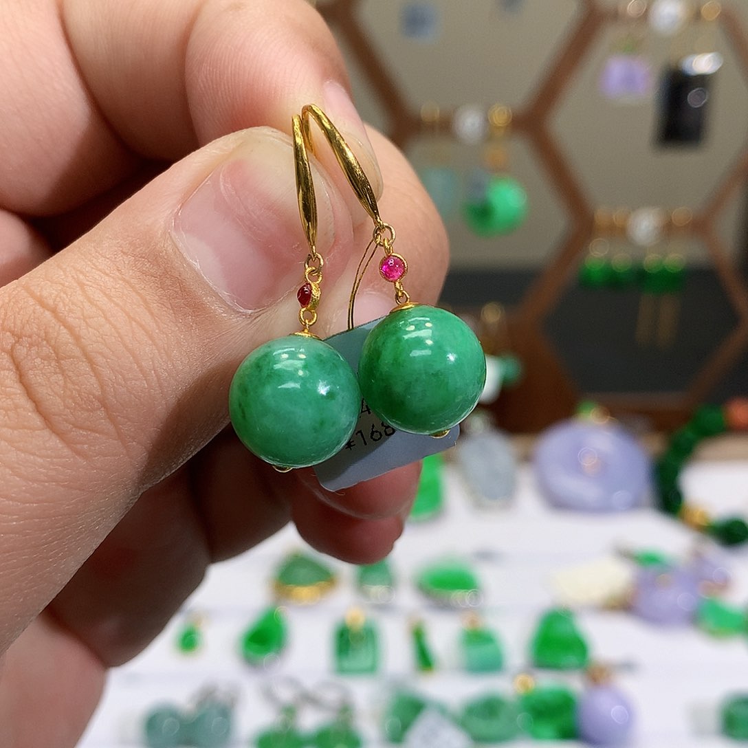 18K金镶嵌翡翠耳饰天然翡翠耳饰