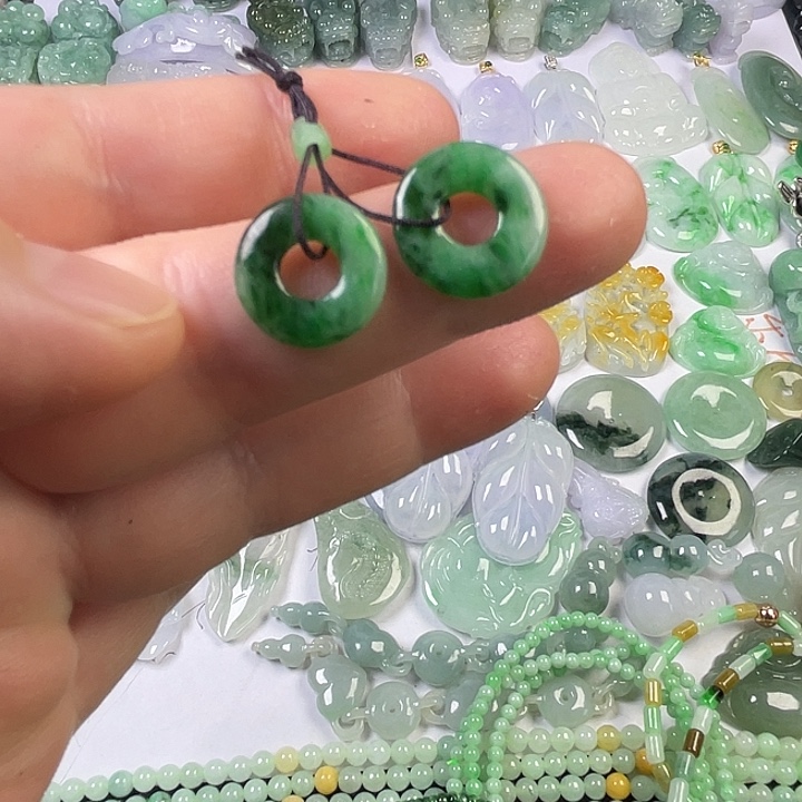 翡翠未镶嵌颈饰耳环