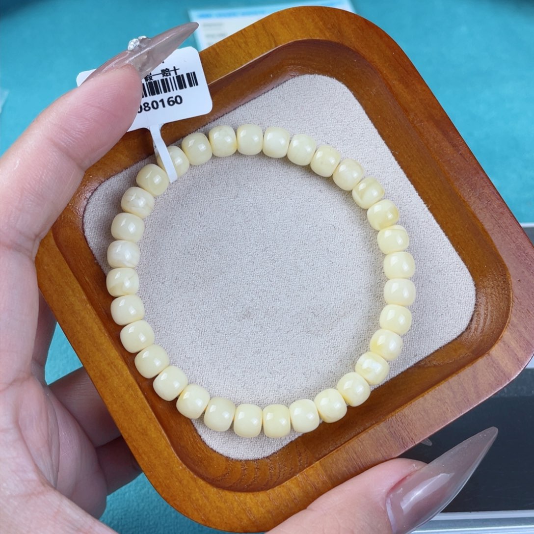 蜜蜡裸石未镶嵌蜜蜡29