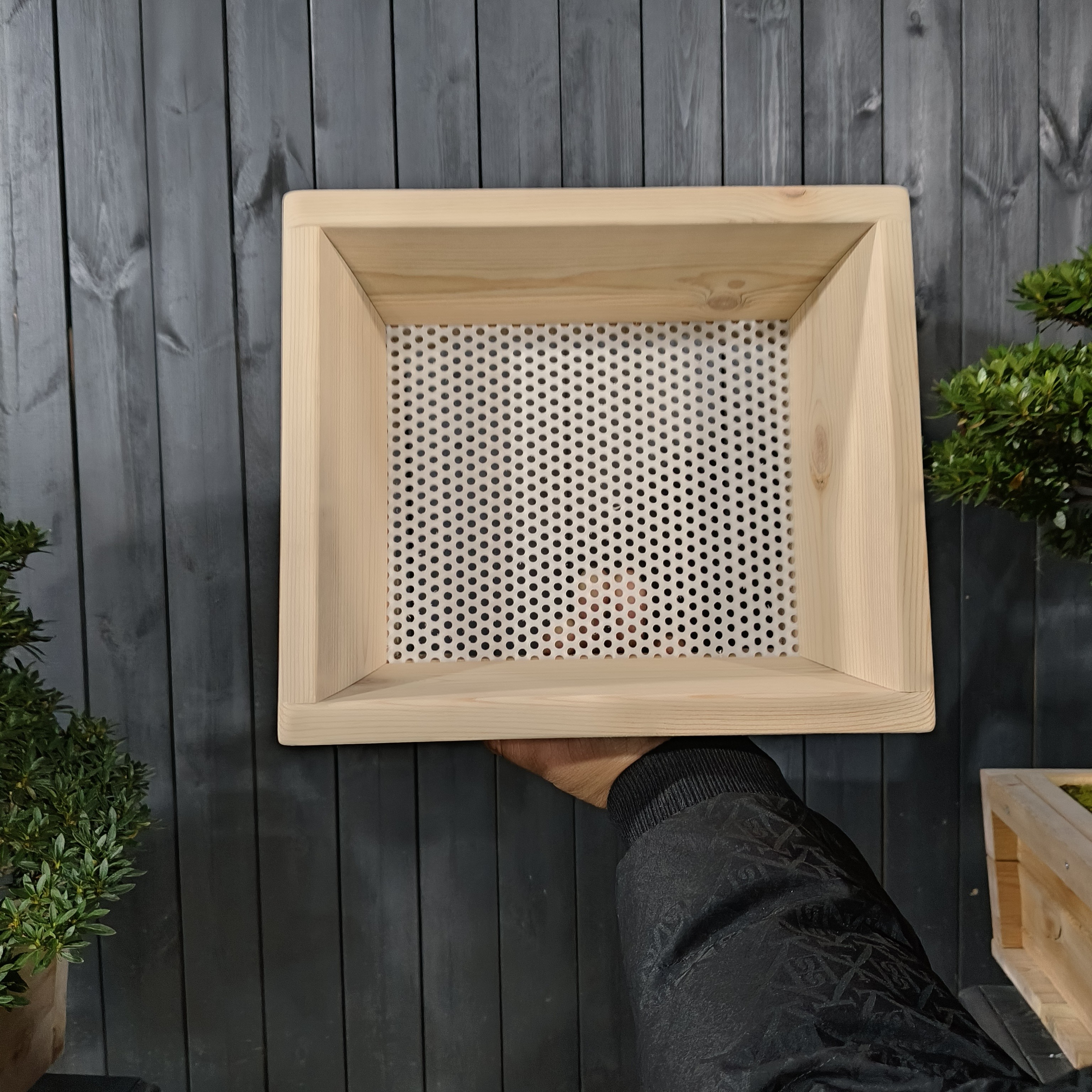 不同尺寸樟子松实木花盆带pvc底板