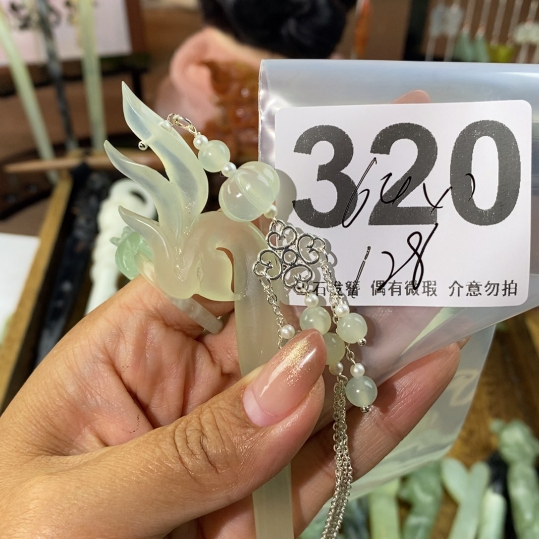 蛇纹石玉发饰未镶嵌窝***蝶