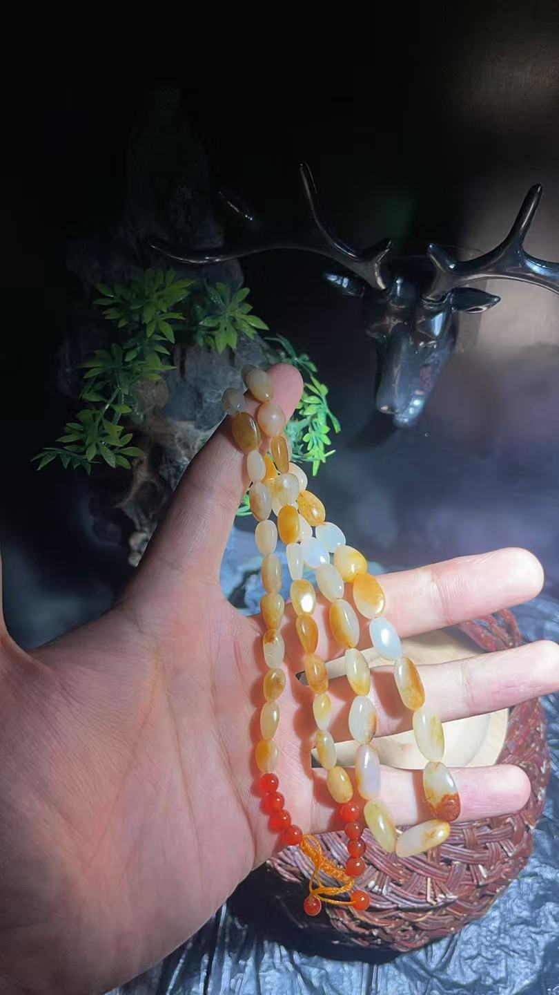 新疆和田玉阿木艾总专属优秀项链重量42克有撒金皮红皮