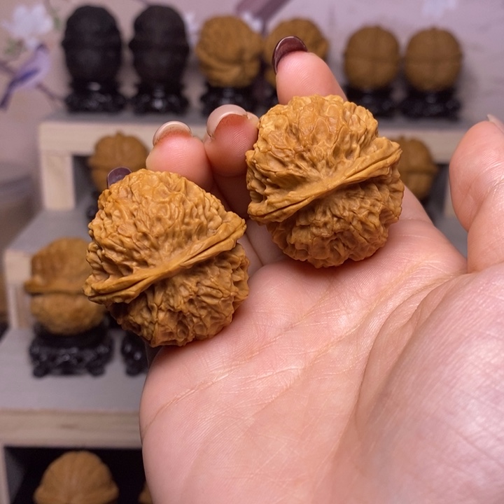 文玩核桃把件19Y—珊瑚纹绣球37尺38克