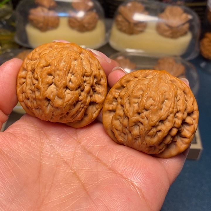 【闪购商品】文玩核桃把件金公子