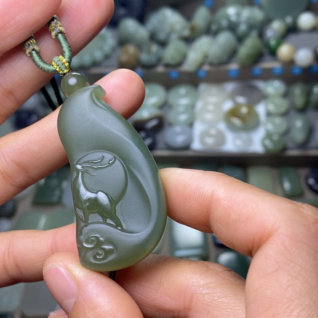 和田玉颈饰未镶嵌