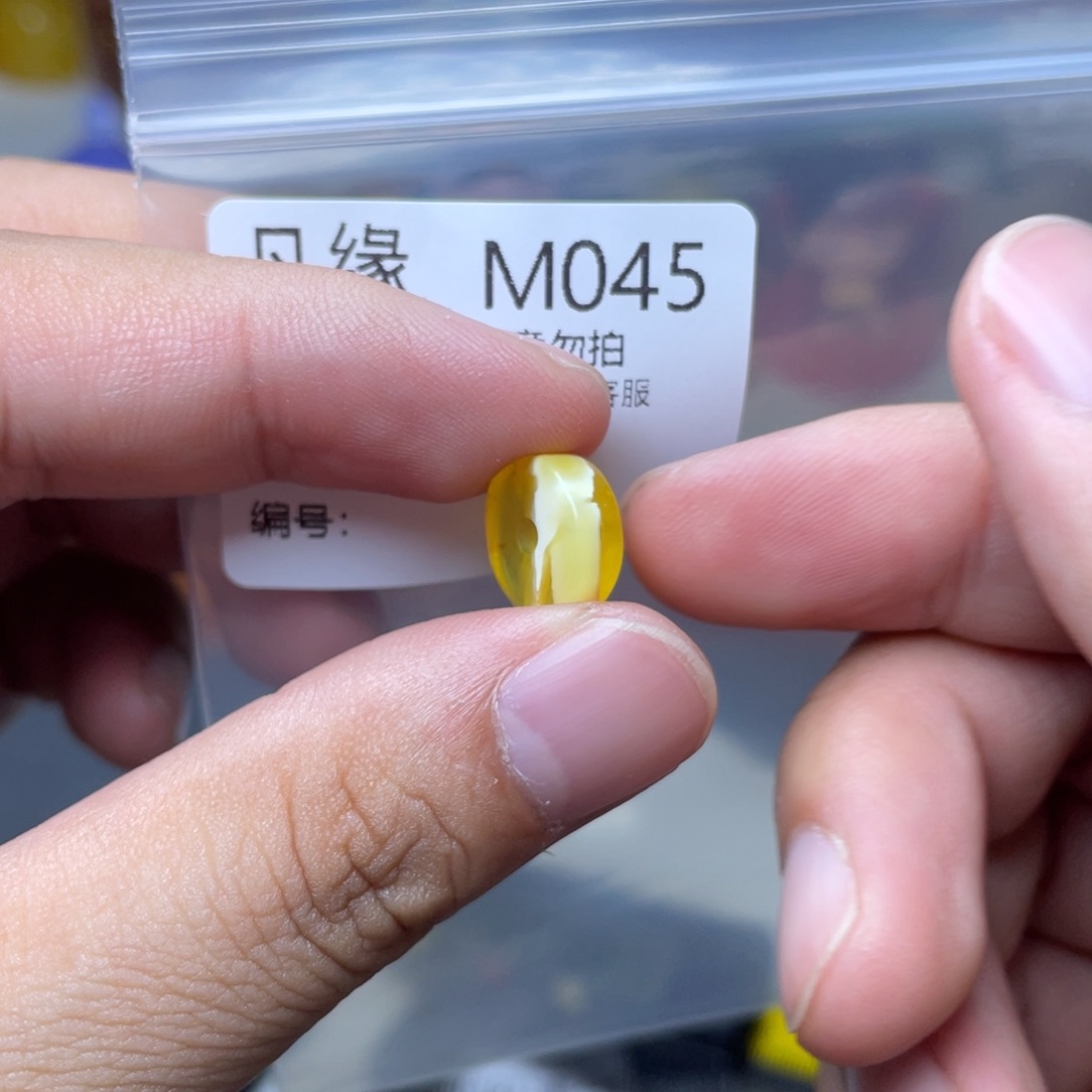 琥珀未镶嵌珠宝奇石W****诚