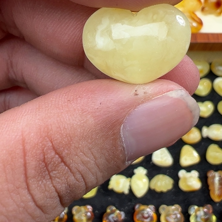 琥珀吊坠(不含链)未镶嵌1.9克爱心