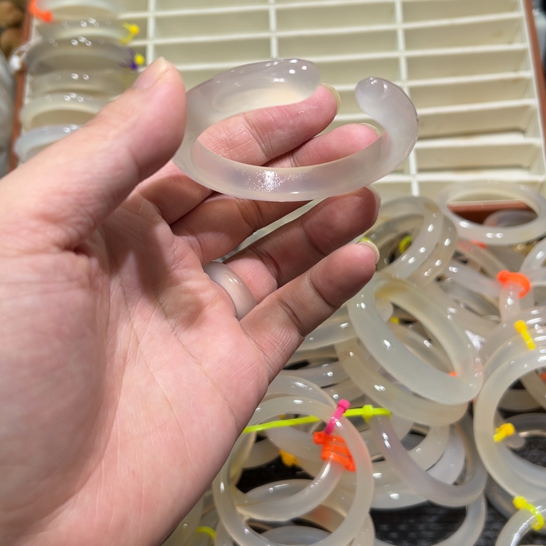 玛瑙/玉髓未镶嵌手镯55圈有包容2.3