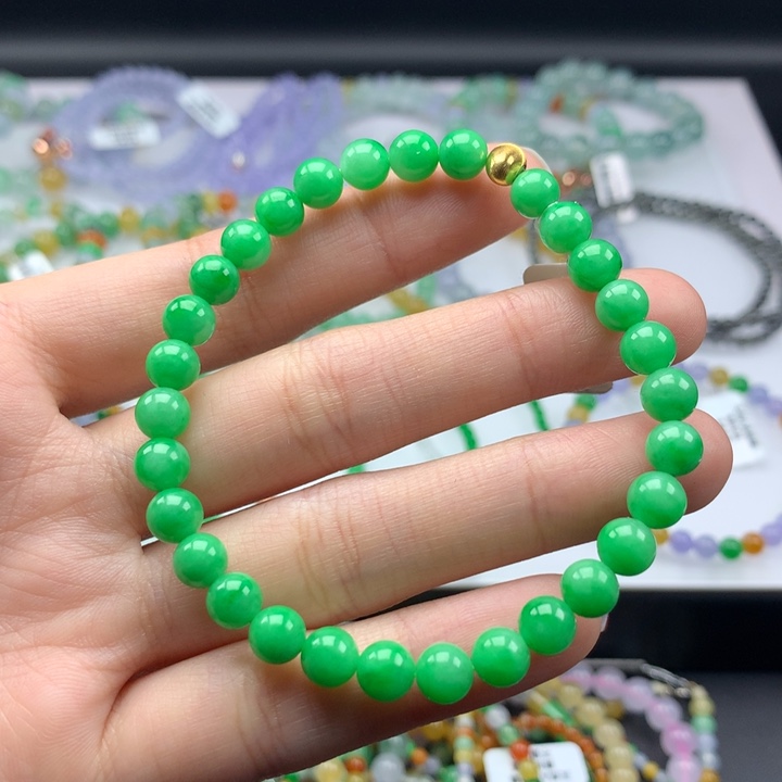 翡翠手镯未镶嵌卡