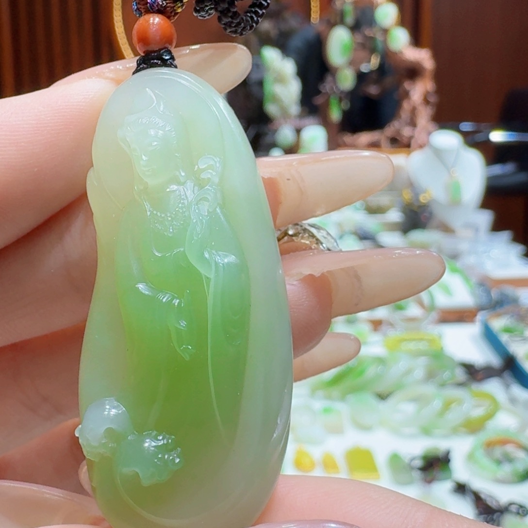 和田玉翠青冰底观音未镶嵌