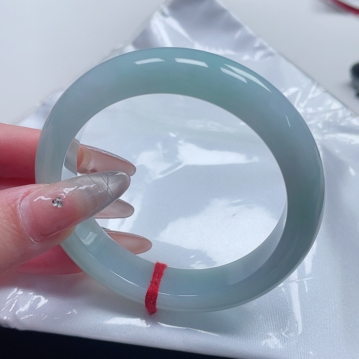 翡翠手镯未镶嵌缅甸