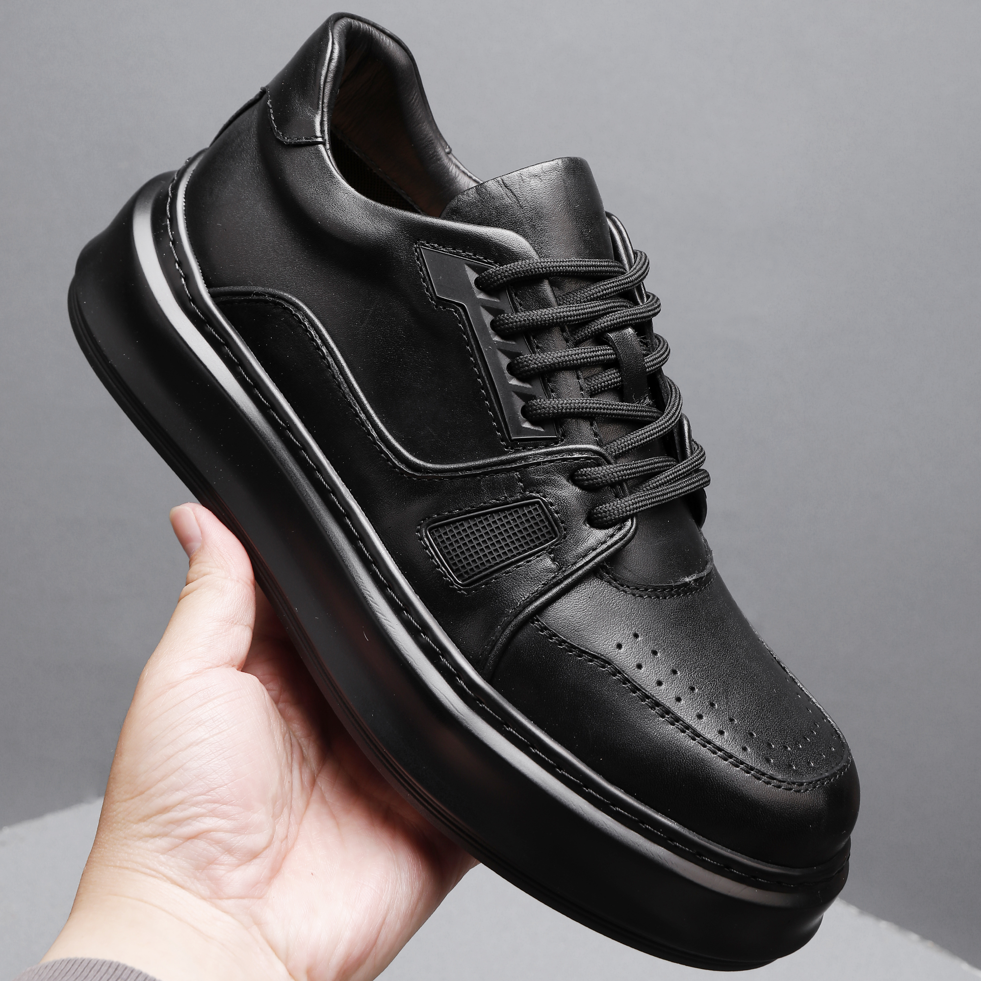 2025春季系带休闲板鞋户外男士夏季百搭时尚透气软底耐磨休闲潮鞋