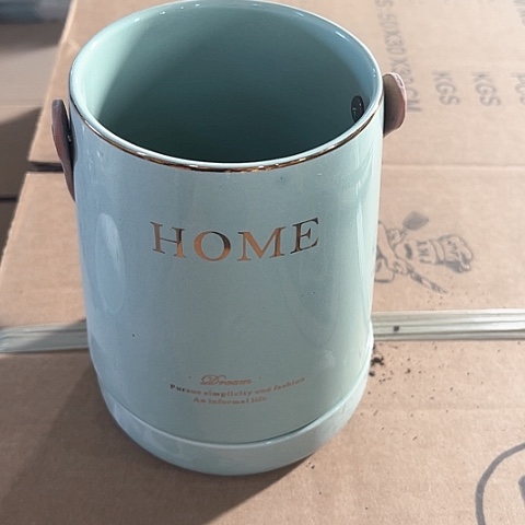 微瑕，不能明火，口径9高度12抹茶绿