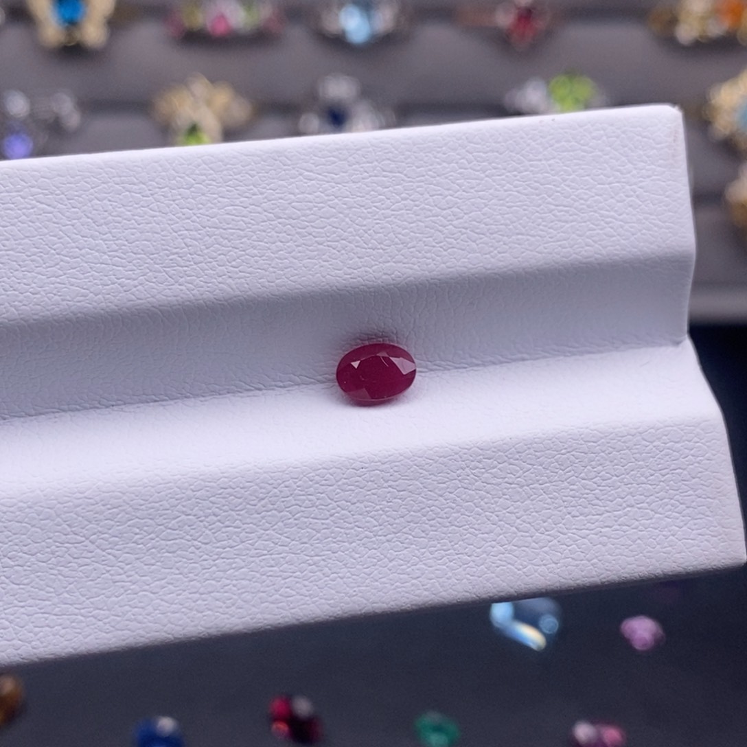 红宝石裸石未镶嵌