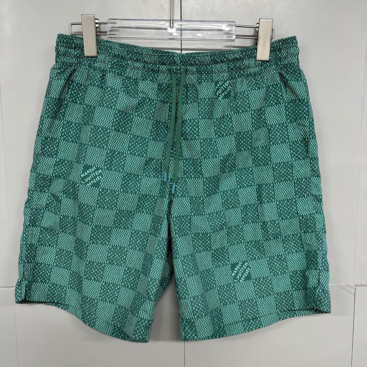 全新未使用  Louis Vuitton LV SS24 棋盘格沙滩短裤 S码 J01431