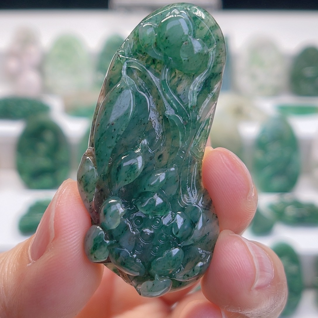 独山玉未镶嵌颈饰