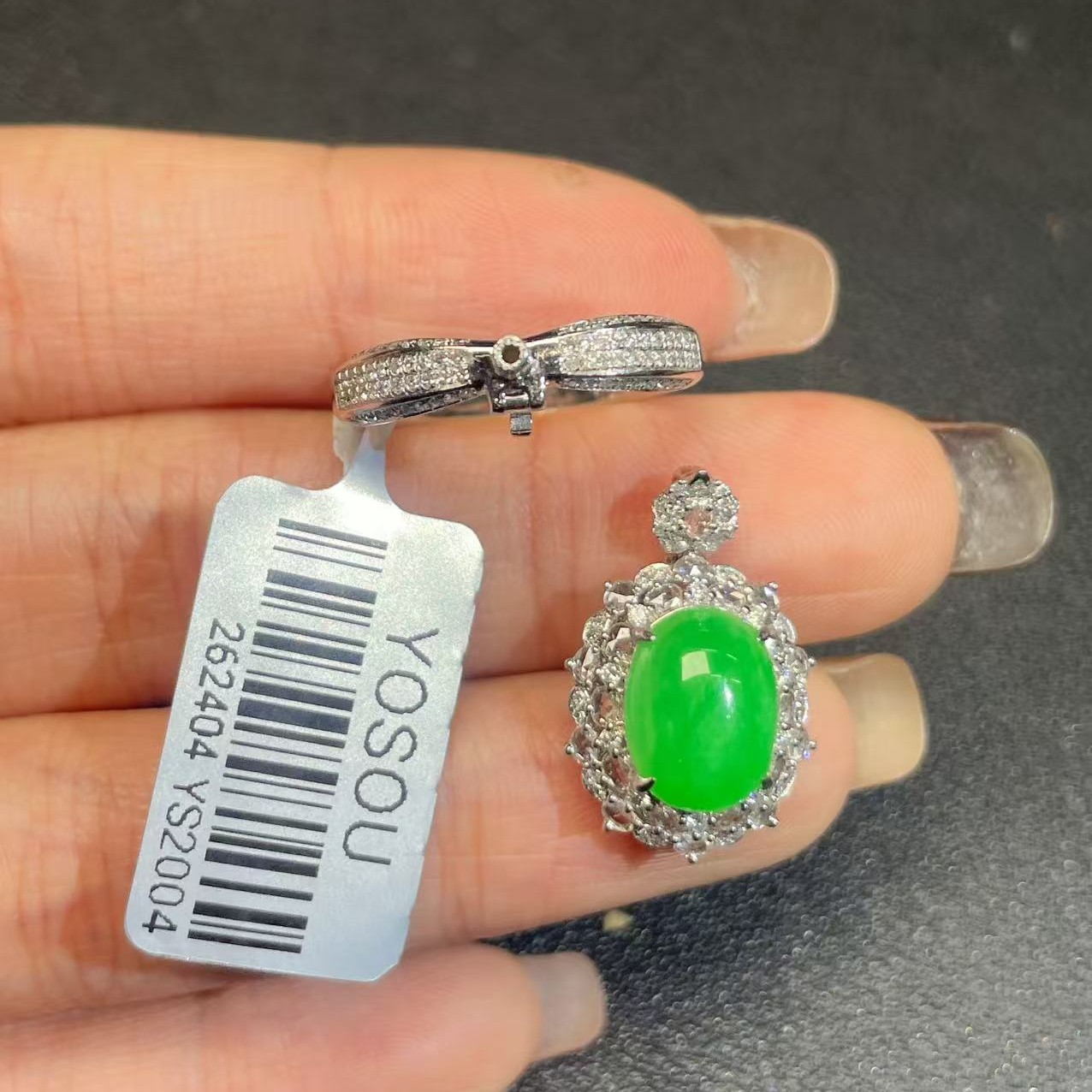 18k镶嵌缅甸a货翡翠单面戒指吊坠两用 不含链