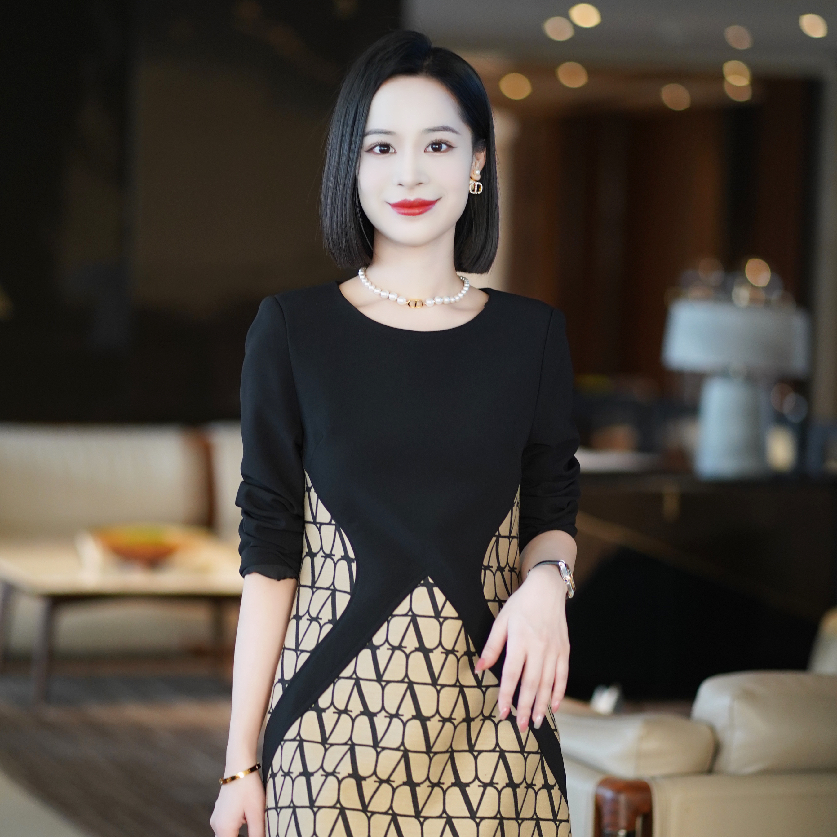 罗美拉 25年春季新款高级感圆领气质优雅提花收腰显瘦连衣裙#705