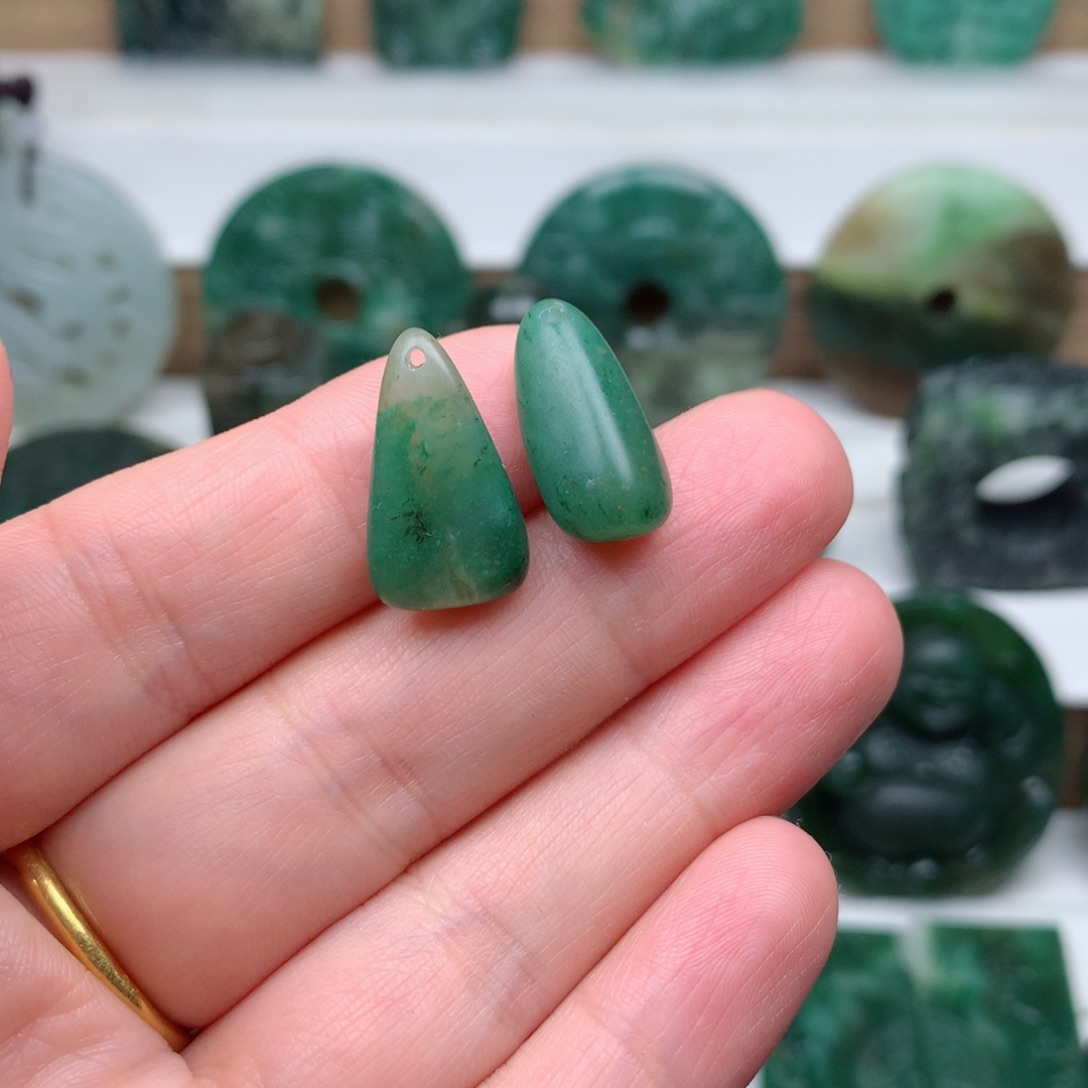 独山玉颈饰未镶嵌耳坠