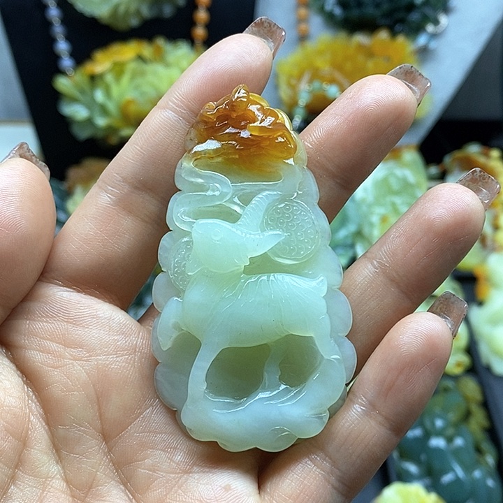 蛇纹石玉挂件未镶嵌