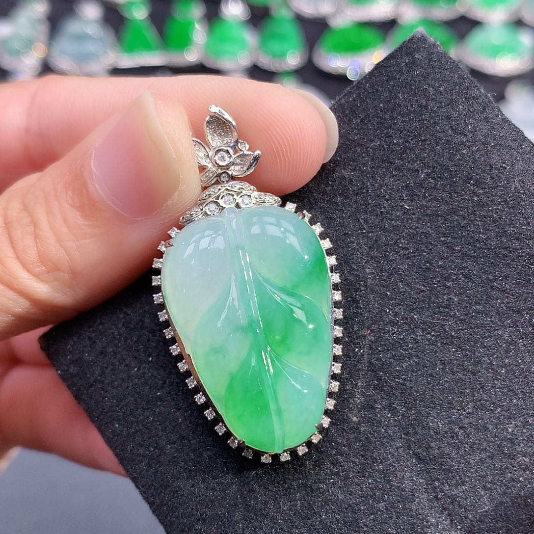 颈饰18K金镶嵌翡翠