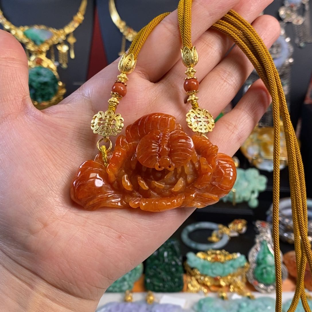 翡翠颈饰未镶嵌蝶恋花吊坠 炸价