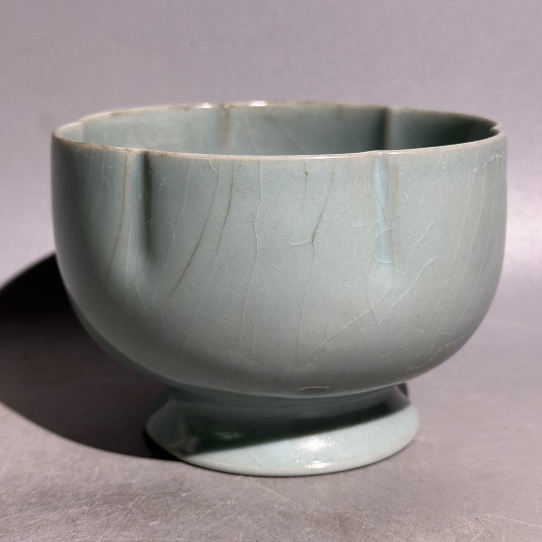 汝窑花口高足碗陶瓷，口直径11cm，哥7.6cm，胎薄釉美，老汝瓷，旧藏
