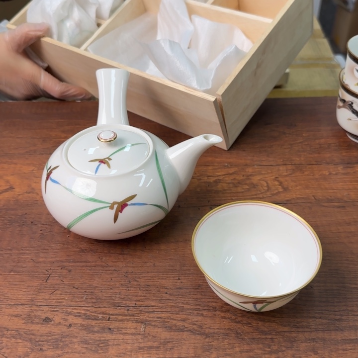 一个陶瓷物件哈哈哈哈