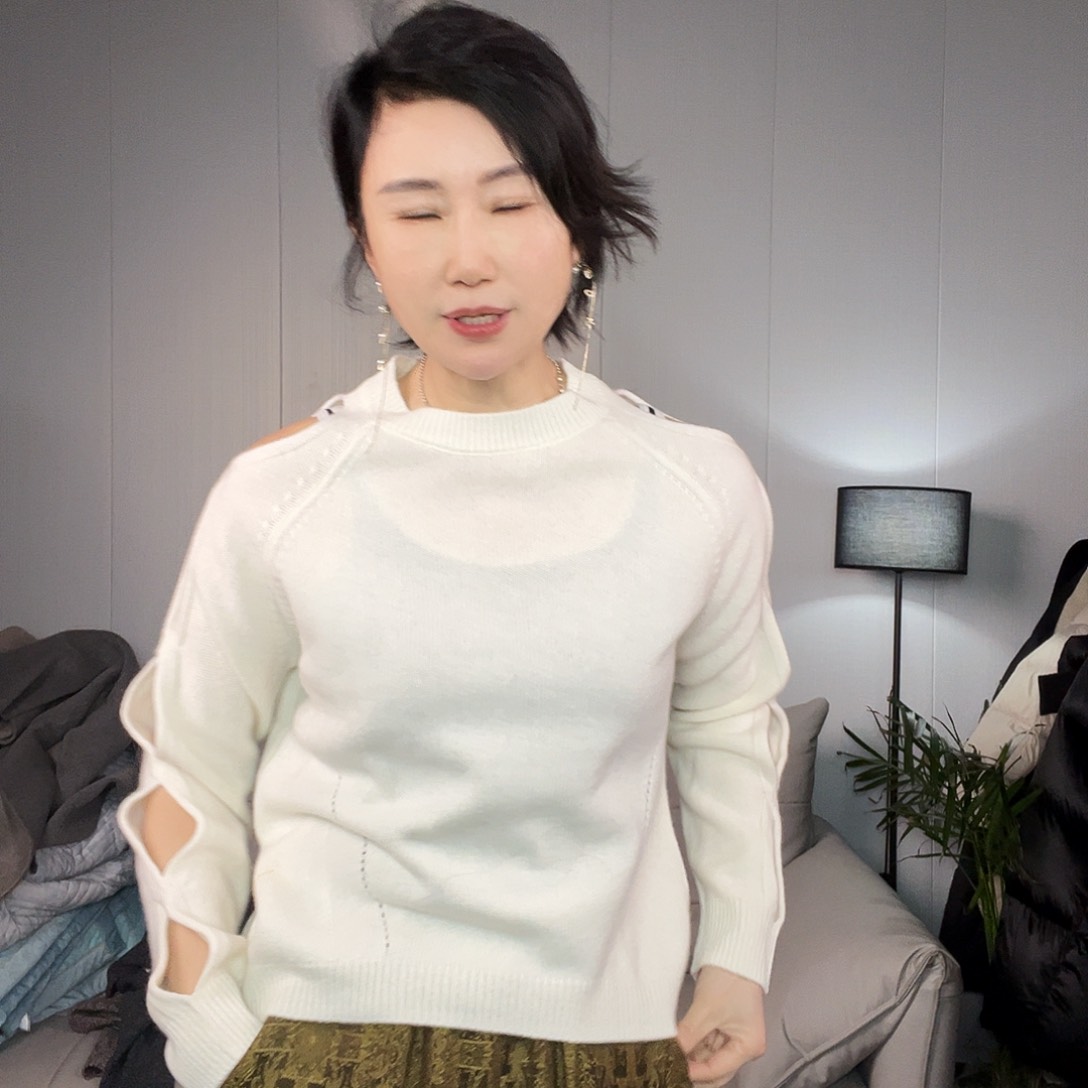 白色毛衣哦啦啦啦咯