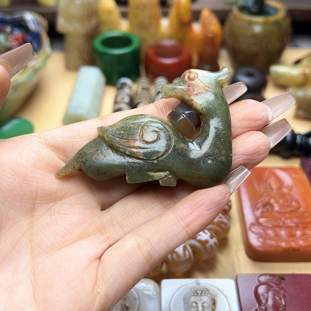 蛇纹石玉未镶嵌颈饰