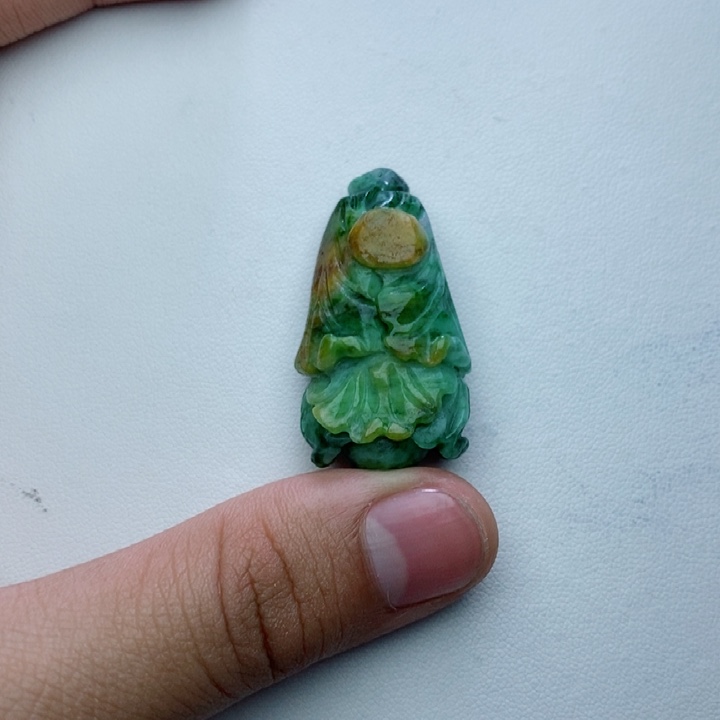 翡翠未镶嵌颈饰特色件