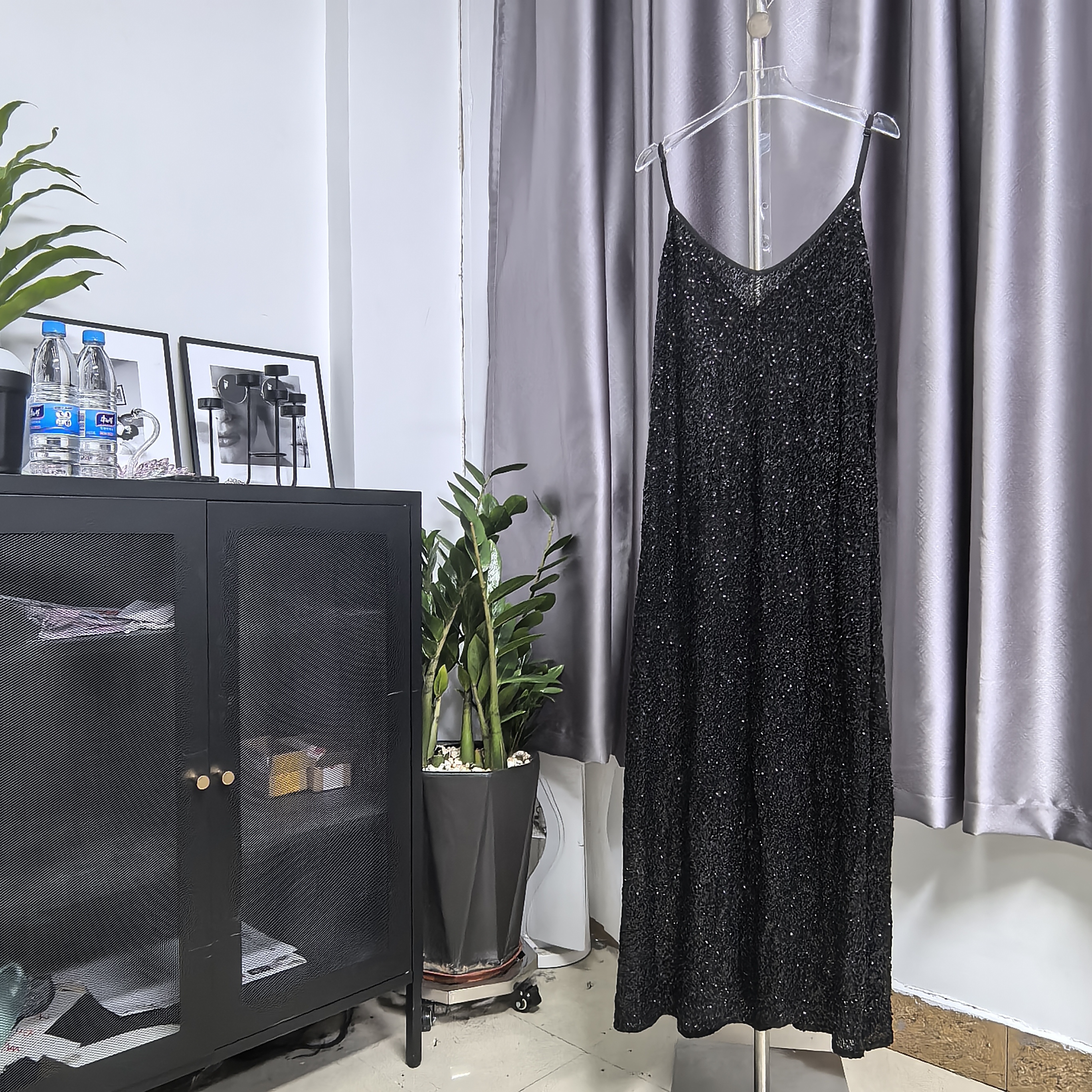 2025年新春璀璨银河系列重工刺绣亮片吊带长裙