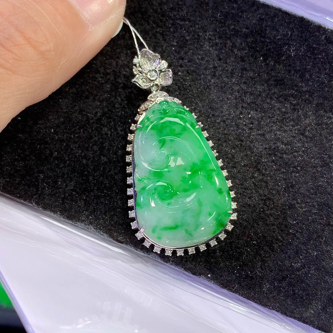 翡翠18K金镶嵌吊坠(赠链)