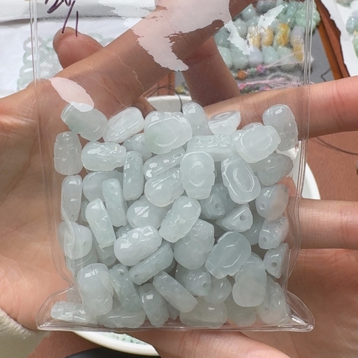 未镶嵌挂件翡翠福利1个，不包邮，拍一单邮费发货