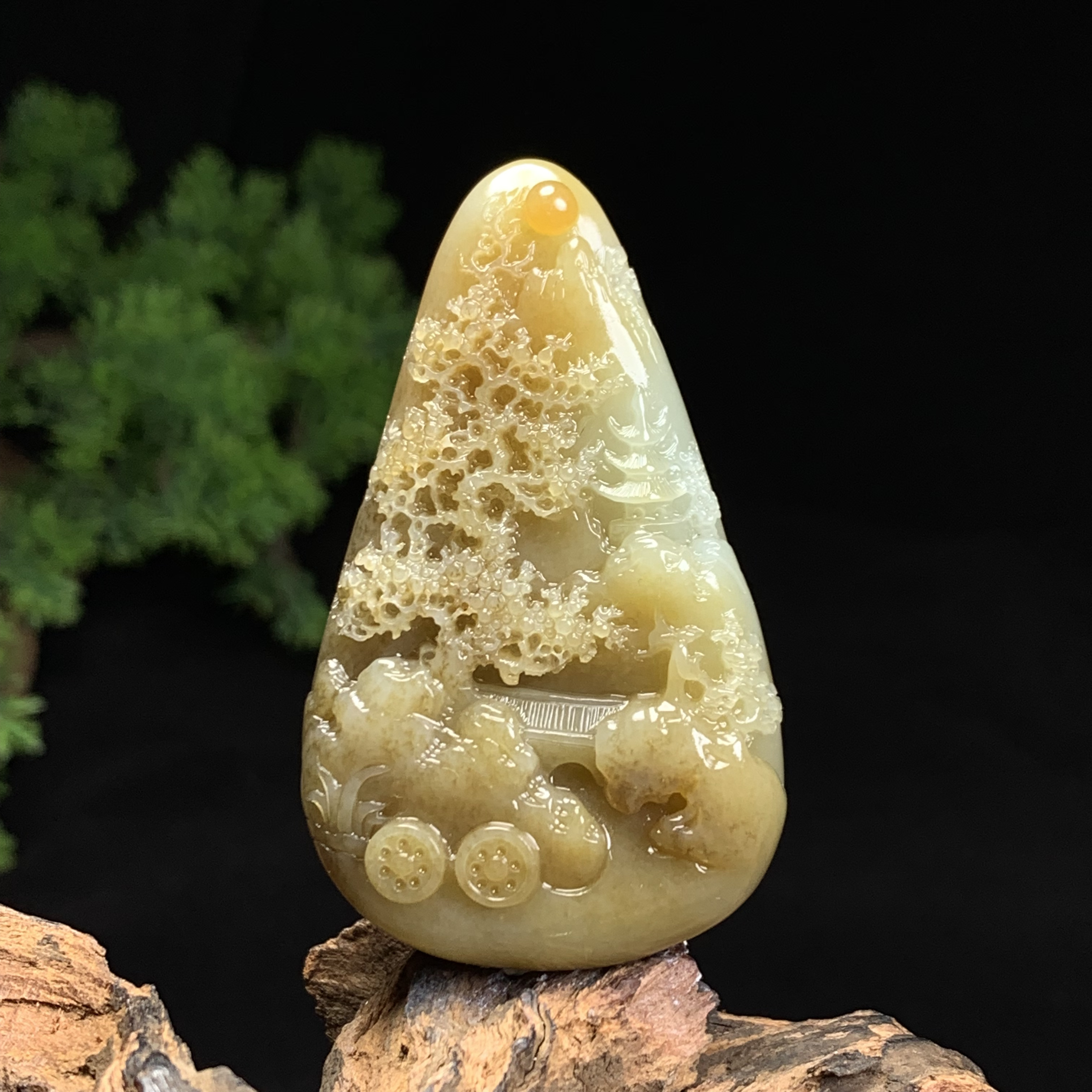 天然新疆和田玉糖玉山水吊坠尺寸66*40*11重量42克