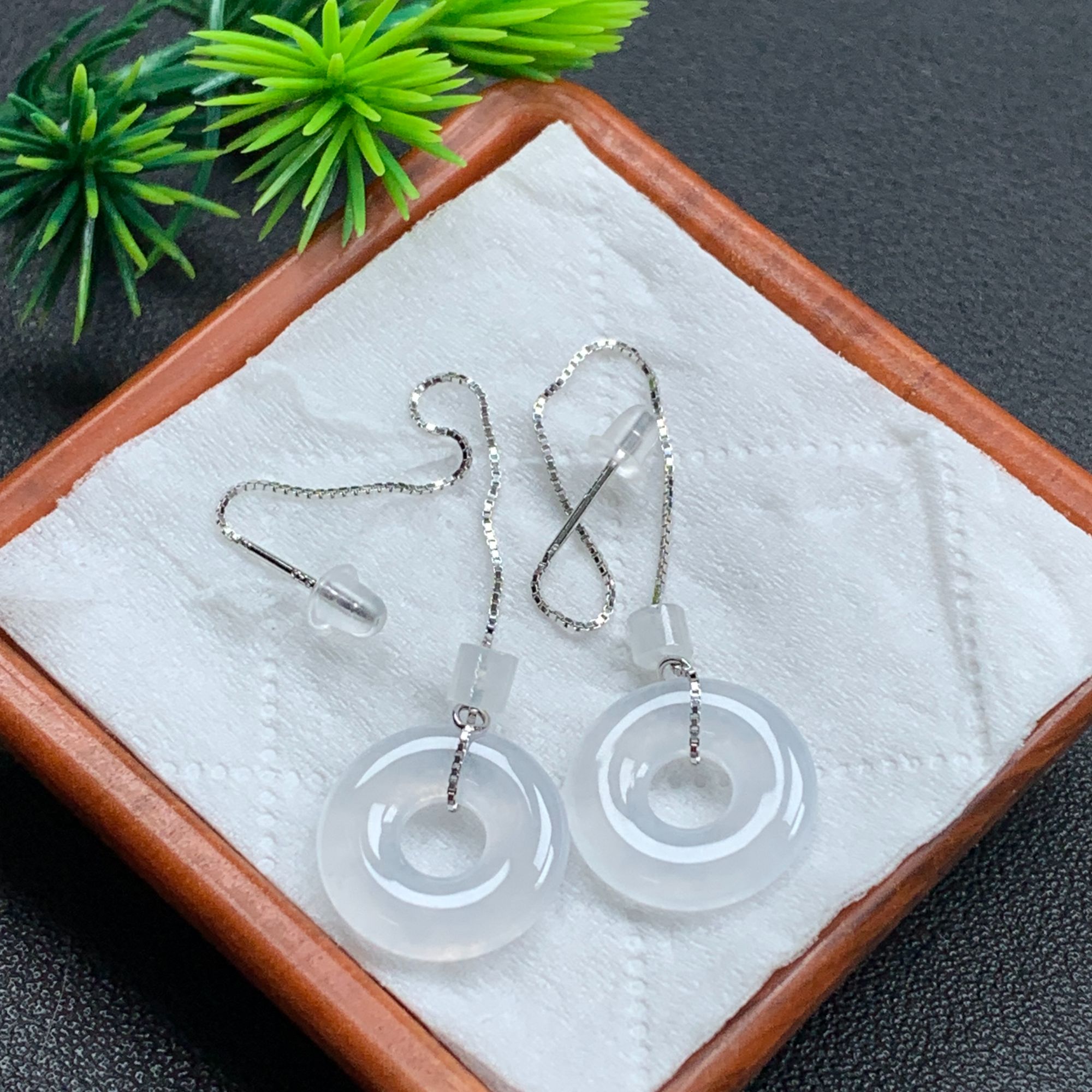 天然缅甸翡翠A货白冰白月光S925银甜甜圈耳坠尺寸14.9*3.1*3.5