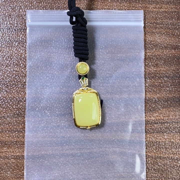 和田玉18K金镶嵌挂件