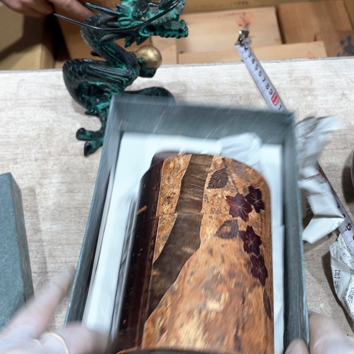 胜****）新亿阁祝福大家新年快乐