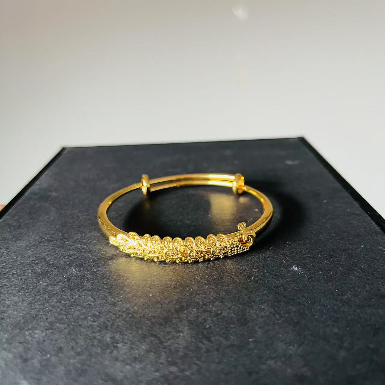 ZZ轻奢精美手镯J29