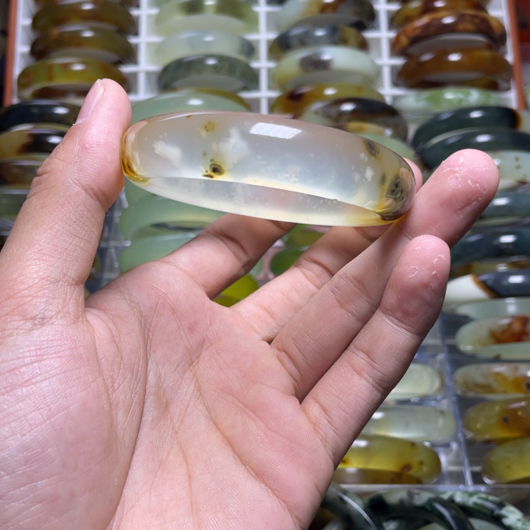 馋****蛇纹石玉未镶嵌手镯