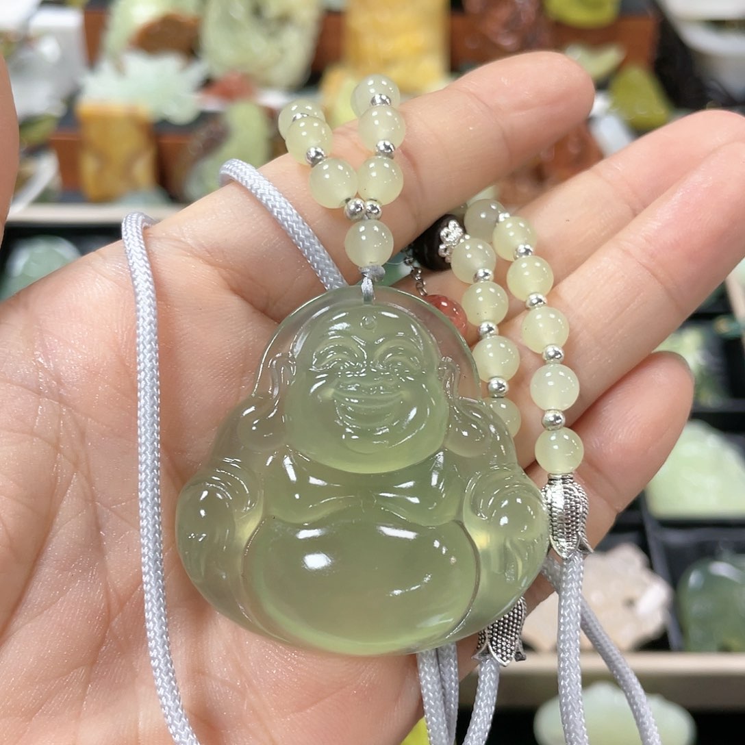 蛇纹石玉颈饰未镶嵌